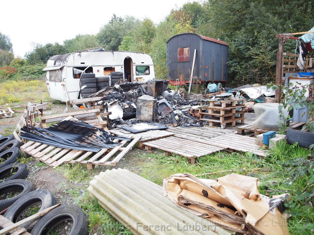 Wohnwagen ausgebrannt Koeln Muelheim Muelheimer Ring Piccoloministr P021.JPG